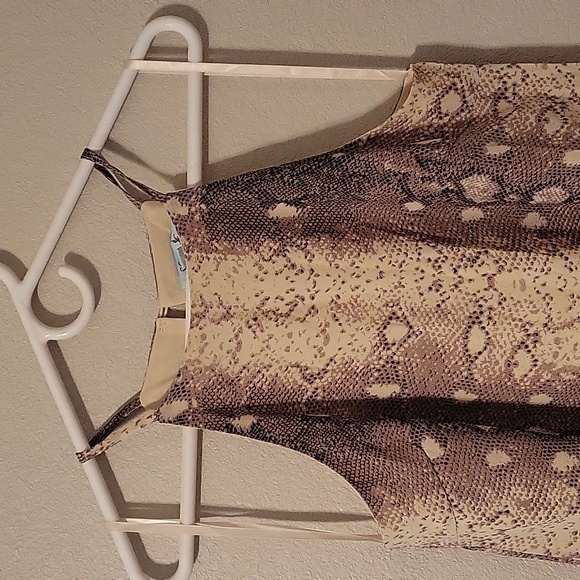 Dress - Picture 2 of 4